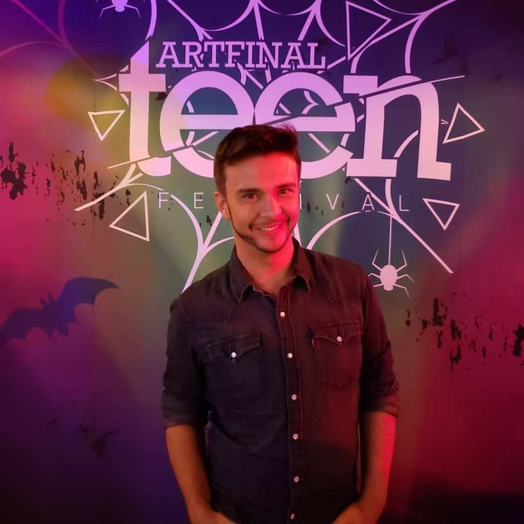 Vamos pular! Teen Festival da Artfinal no Jumpark - Glow Hallowen